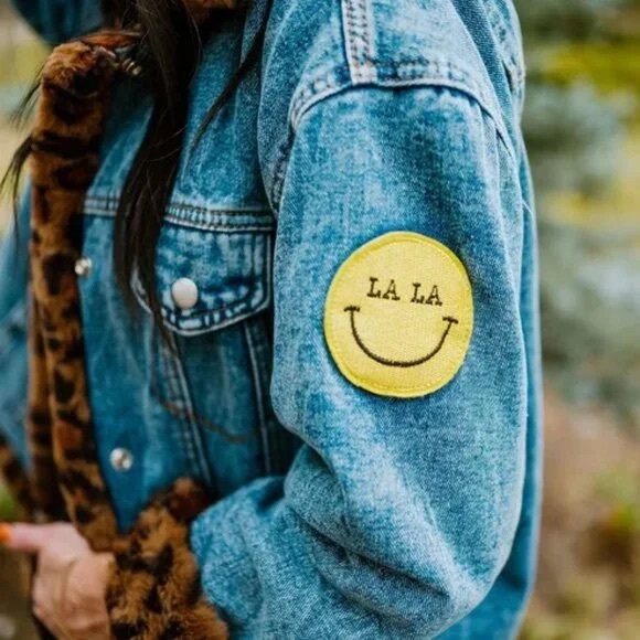 New Dressed in Lala Forever Smiley Patch Denim Trucker Jacket Leopard Fur L / XL - Picture 4 of 7